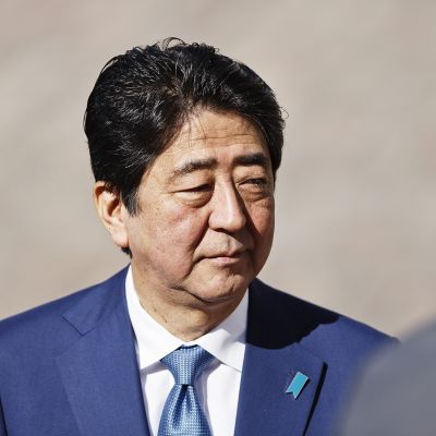 Shinzo Abe Helsingissä maanantaina.