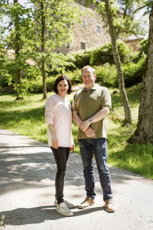 Saara Kankaanrinta och Ilkka Herlin vid Qvidja gård. Saara Kankaanrinta och Ilkka Herlin vid Qvidja gård.