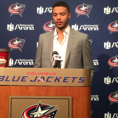 Seth Jones lehdistötilaisuudessa.