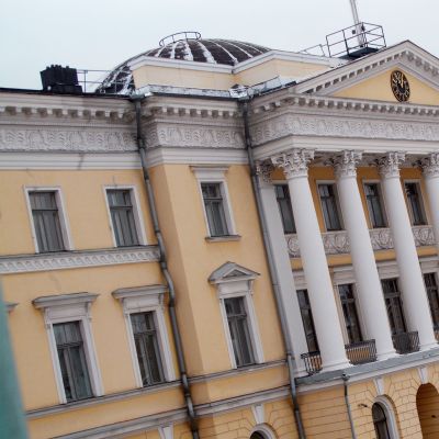Valtioneuvoston linna Senaatintorilla.
