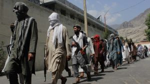 Rädslan är stor för att talibanrebeller tågar in i städer igen om fältet är fritt. Bilden är från provinsen Wardak år 2019. Rädslan är stor för att talibanrebeller tågar in i städer igen om fältet är fritt. Bilden är från provinsen Wardak år 2019.