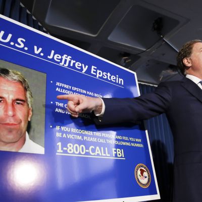 Syyttäjä Geoffrey Berman puhui tiedotustilaisuudessa, jossa käsiteltiin Jeffrey Epsteinin pidätystä New Yorkissa 8. heinäkuuta.