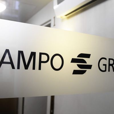 Sampo Groupin tunnus yhtiön pääkonttorin ovessa Helsingissä.