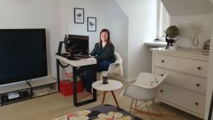 Ann-Christin inrättade ett arbetsrum hemma när hon insåg att distansarbetet blir långvarigt. Distansarbete hemma.