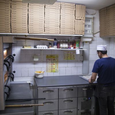 Pizzerian keittiö.