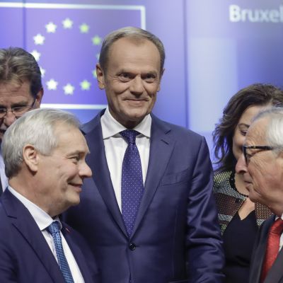 Suomen pääministeri Antti Rinne, Eurooppa-neuvoston puheenjohtaja, Donald Tusk ja Euroopan komission puheenjohtaja Jean-Claude Juncker tänään Brysselisssä.