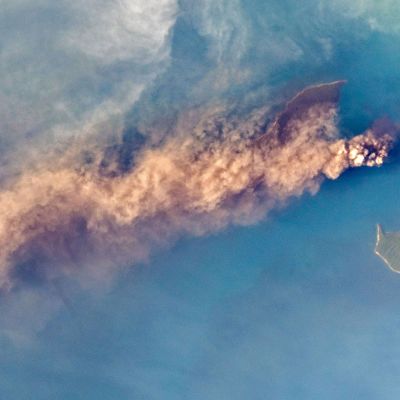 Astronautti Alex Gerstin ottama kuva Anak Krakatau -tulivuoren purkauksesta 24. syyskuuta.