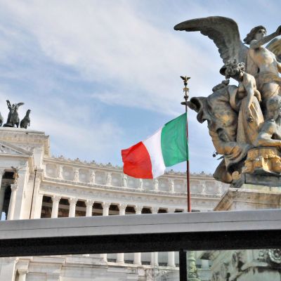 Veistoksia Piazza Venezian aukiolla Roomassa.