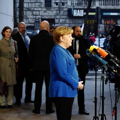 Angela Merkel tiedotustilaisuudessa Berliinissä