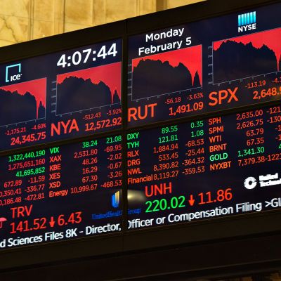 Pörssin päätösnumerot näytöllä New Yorkin pörssissä 5. helmikuuta 2018.