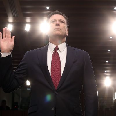 Entinen FBI-johtaja James Comey tiedotustelukomitean kuulustelussa kesäkuussa 2017.