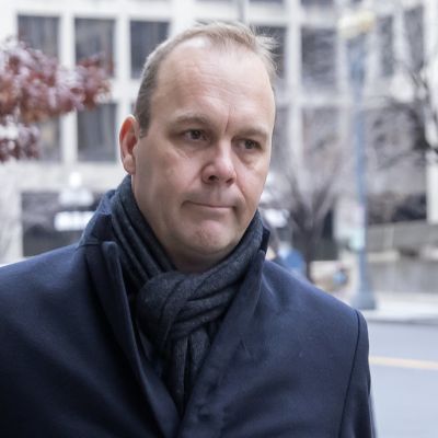 Donald Trumpin kampanja-avustaja Rick Gates matkalla oikeuteen kuulemaan tuomiotaan 17.12. 2019.