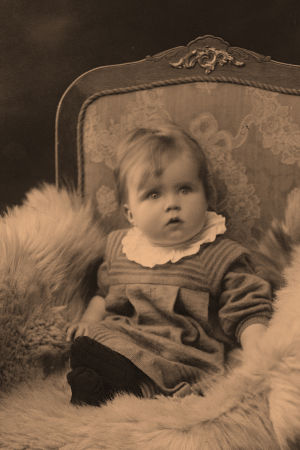 Airi Maria Siirala puolivuotiaana 1.10.1918.