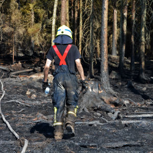 Släckning av skogsbrand i Pyhäranta i juli 2018.