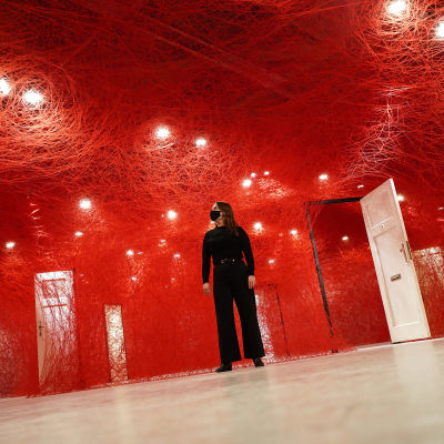 Chiharu Shiotan installaatio EMMAssa