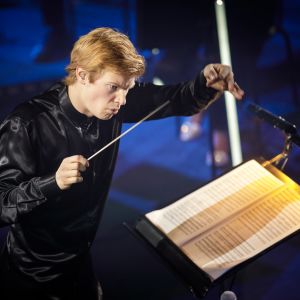 Kapellimestari Eero Lehtimäki johtaa Helsingin kaupunginorkesteria Classical Trancelations -konsertissa.