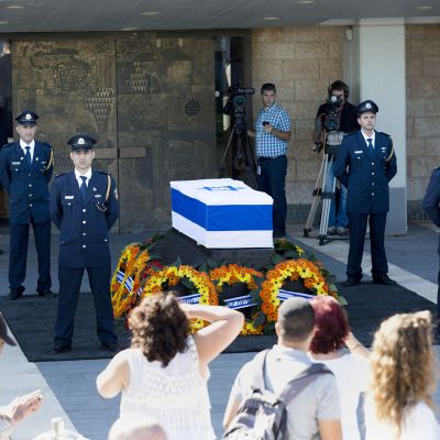 Shimon Peresin muistotilaisuus yleisölle Jerusalemissa.