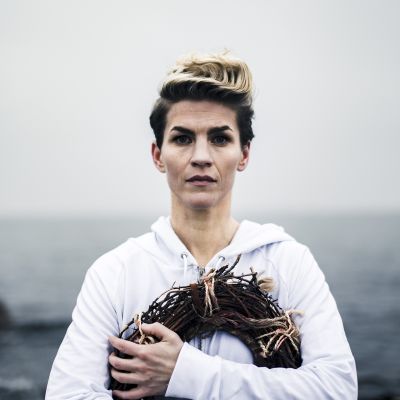 Laulaja-näyttelijä Maria Ylipää nähdään Jeesuksena tämän vuoden Via Cruciksessa.