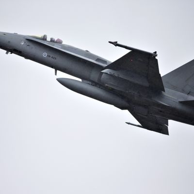 Suomen ilmavoimien F/A-18 Hornet -monitoimihävittäjä.