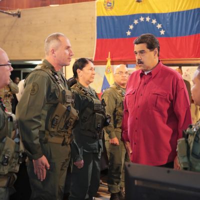 Venezuelan presidentti Nicols Maduro osallistuu hallituksen kokoukseen armeijan johdon kanssa.