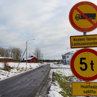 Painorajoituskyltti Heikkiläntiellä Pirkkalassa