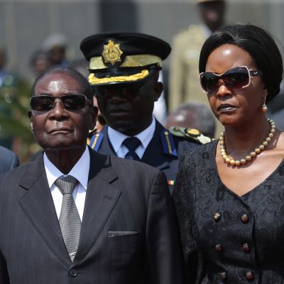Robert Mugabe ja vaimo Grace.