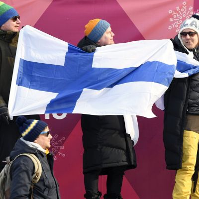 Suomalaiset hiihtofanit seuraavat kisoja Pyeongchangissa.