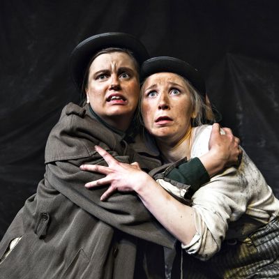 Näyttelijät Nuppu Ervasti ja Elisa Kinnunen.