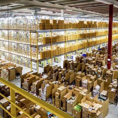 Amazon -verkkokaupan jakelukeskus Madridissa.