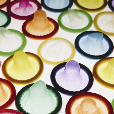 Värillisiä kondomeja