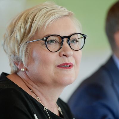Kunta- ja uudistusministeri Anu Vehviläinen