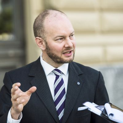 Sinisen tulevaisuuden puheenjohtaja Sampo Terho sinisen eduskuntaryhmän ja ministeriryhmän kesäkokouksessa Hämeenlinnassa 22. elokuuta.