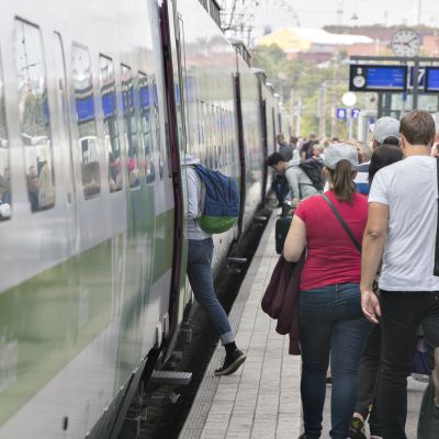Juna lähdössä Helsingistä.