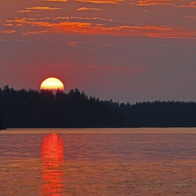 Auringonlasku Kymijoen rannalla.