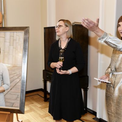 Maria Lohela ja valokuvaaja Elina Brotherus