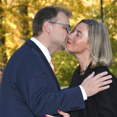 Juha Sipilä ja Federica Mogherini tapasivat Kesärannassa.