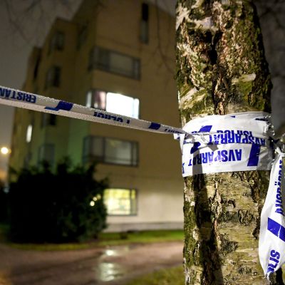 Poliisi eristi tapahtumapaikan maanantai-iltana.