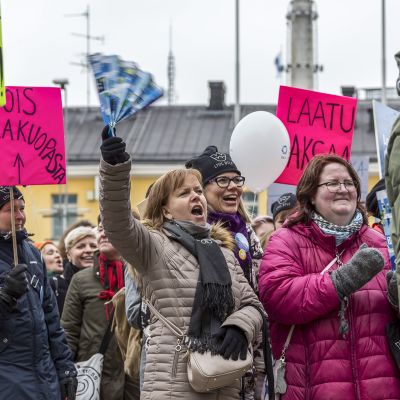 Ei leikkirahaa -liike on kerännyt huomiota mielenosoituksillaan ja tempauksillaan