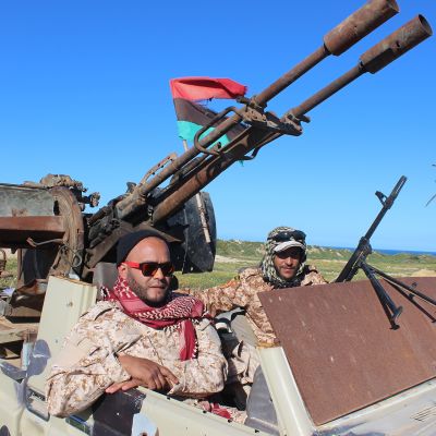 Taistelijoita kerääntyi Libyan pääkaupungin Tripolin liepeille viikonloppuna. Päällikkö Khalifa Haftar on kutsunut kaikkia lhänelle uskollisia liittymään Tripolin valtausyritykseen.