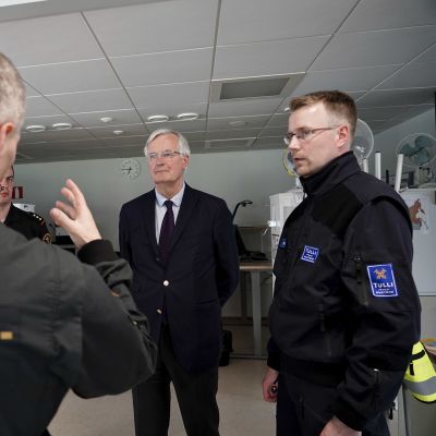 EU:n brexit-neuvottelija Michel Barnierille esiteltiin Vaalimaan raja-aseman toimintaa keskiviikkona 5. kesäkuuta 2019.