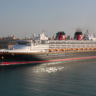 Disney Magic -risteilyalus kuvattuna Maltalla 2010.