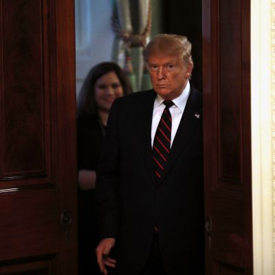 Donald Trump astuu ovesta.