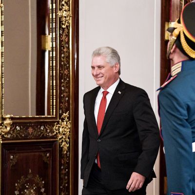 Miguel Díaz-Canel vierailee Moskovassa.