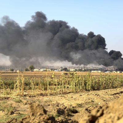 Ras al-Ainin rajakaupungista nousi savua 12. lokakuuta.