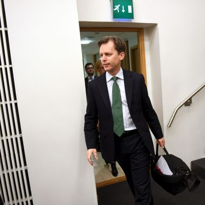 Alasdair Scott lehdistötilaisuudessa Helsingissä tiistaina.