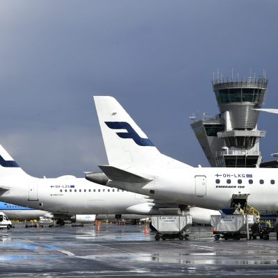 Finnairin lentokoneita Helsinki-Vantaan lentokentällä
