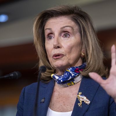 Kuvassa on Nancy Pelosi.
