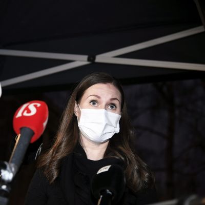 Pääministeri Sanna Marin menossa hallituksen neuvotteluihin Säätytalolle.