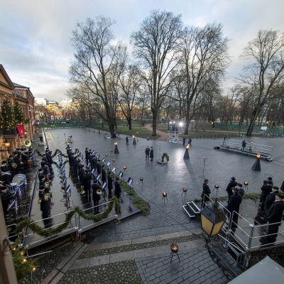 Joulurauhan julistus Turun Vanhalla Suurtorilla. Koronavirustilanteen vuoksi perinteinen tapahtuma vietettiin ilman yleisöä.