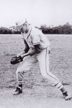 Som sportstjärna hade Ellis kanske gått långt. Hans collegeutbildning finansierades med hjälp av ett baseballstipendium. Tidig bild av amerikanska sångaren Jimmy Ellis som spelar baseball, som senare gjorde karriär som Orion.